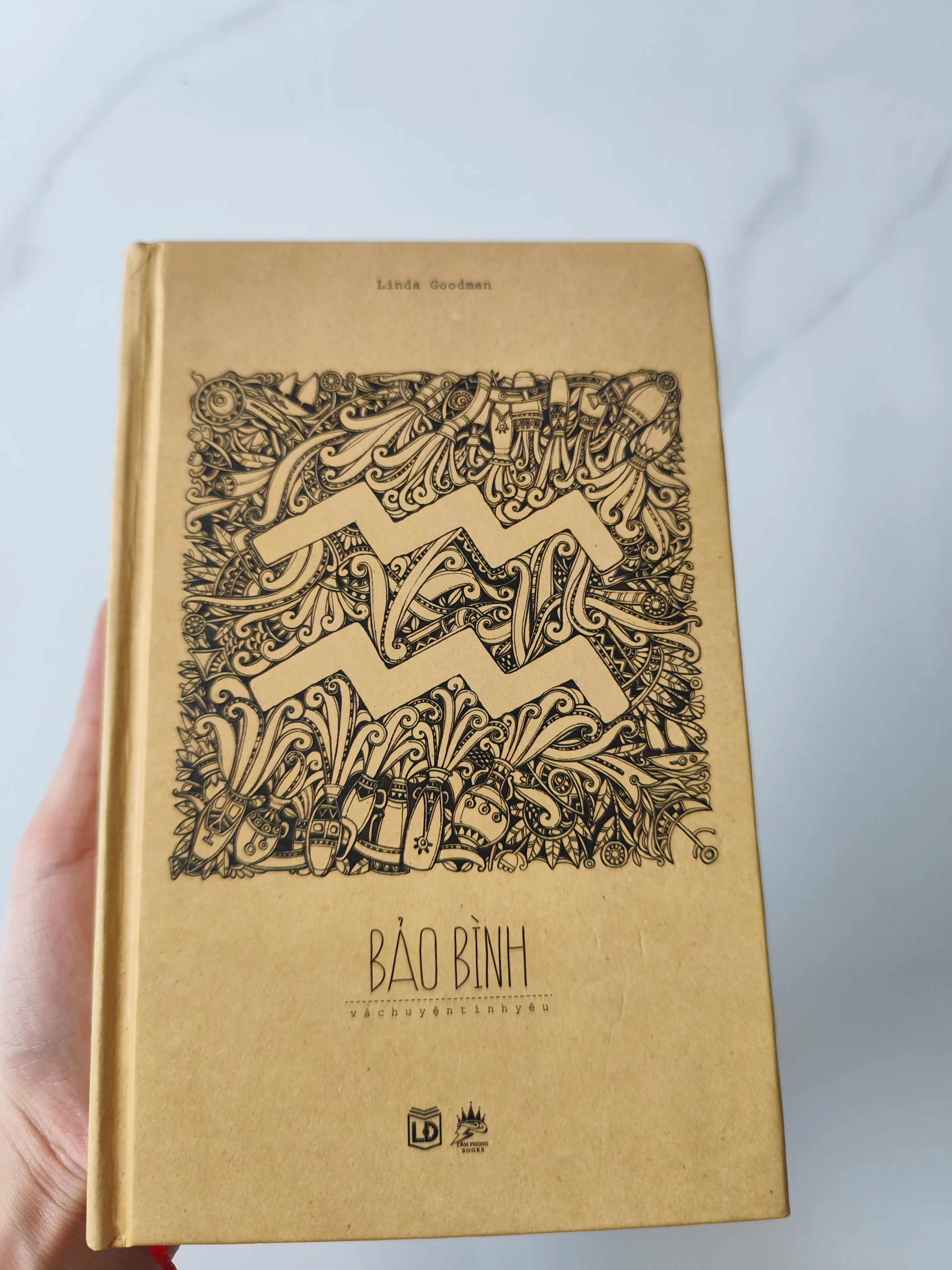 Bảo bình và chuyện tình yêu by  - Sách Book Cover - Ngọc Hiển Books