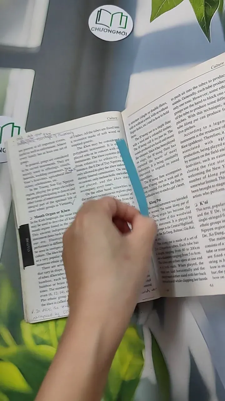 Vietnam Tourist Guidebook - Vietnam National Administration of Tourism 754516