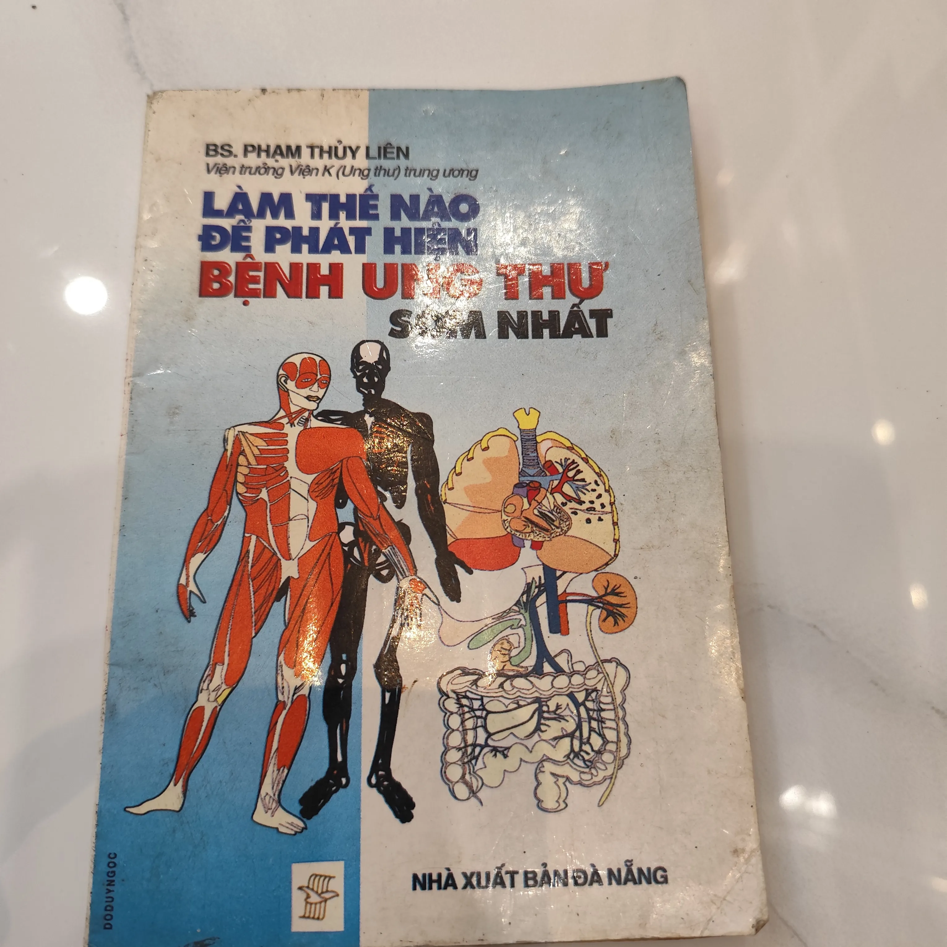Làm thế nào để phát hiện bệnh ung thư sớm nhất by  - Sách Book Cover - Ngọc Hiển Books