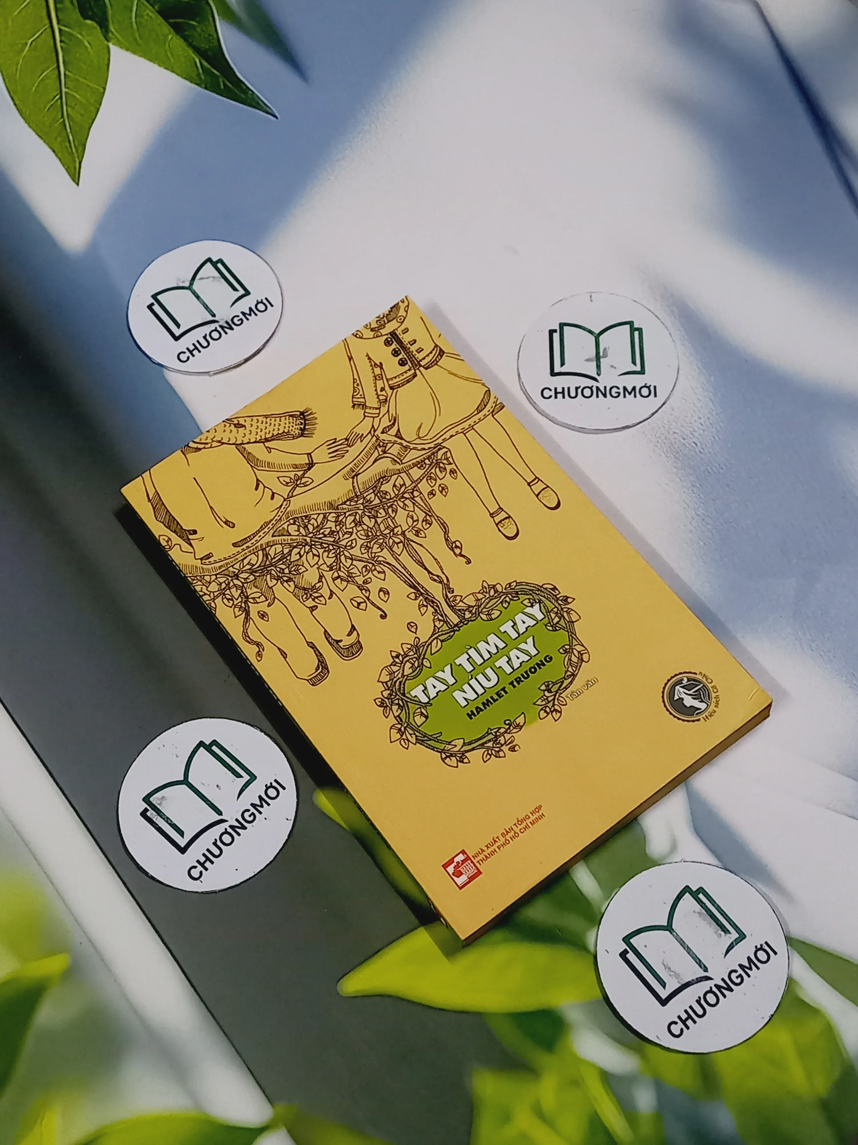 Tay Tìm Tay Níu - Hamlet Trương