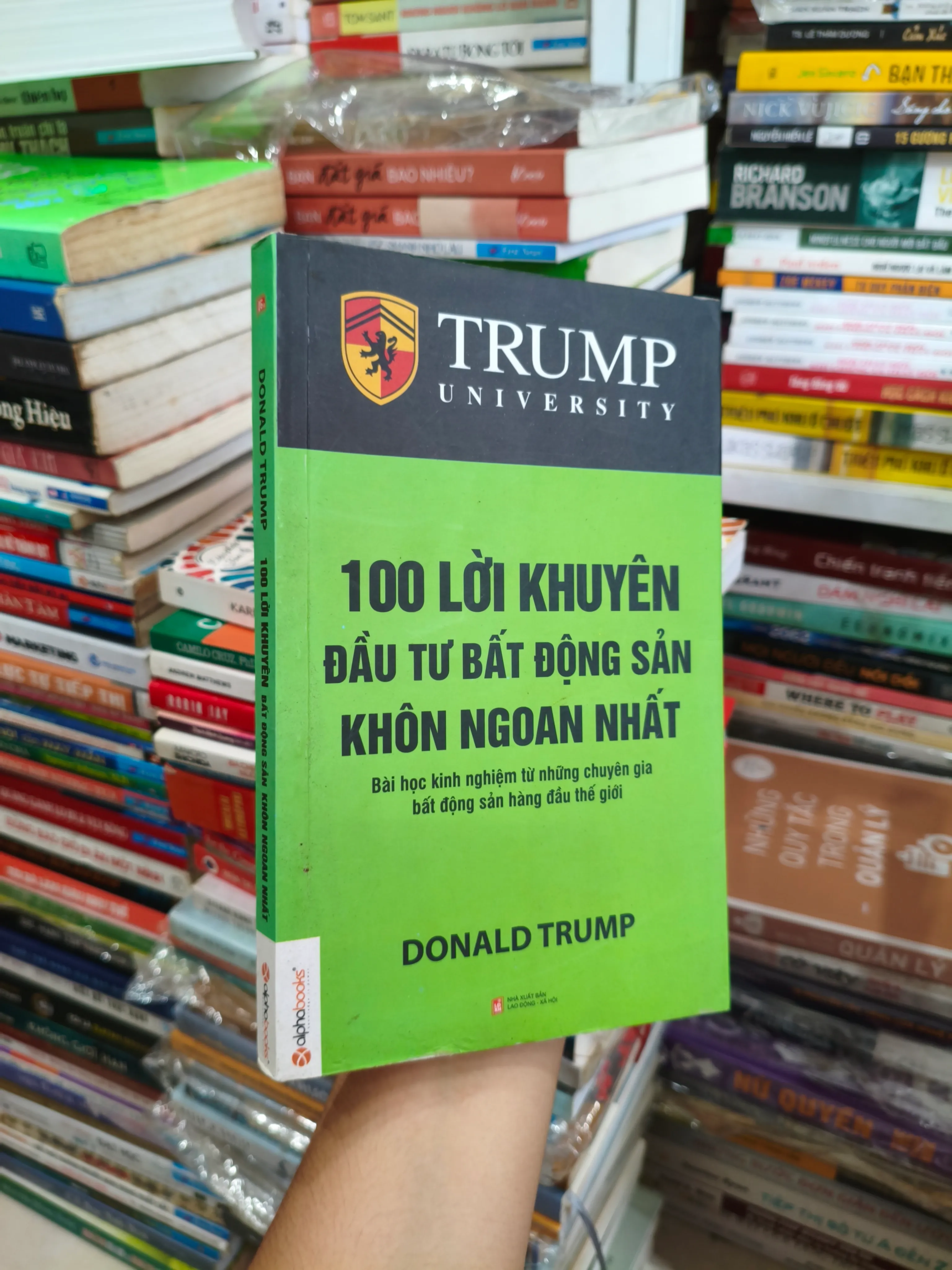 100 Lời Khuyên Đầu Tư Bất Động Sản Khôn Ngoan Nhất 🌱 by  - Sách Book Cover - Ngọc Hiển Books