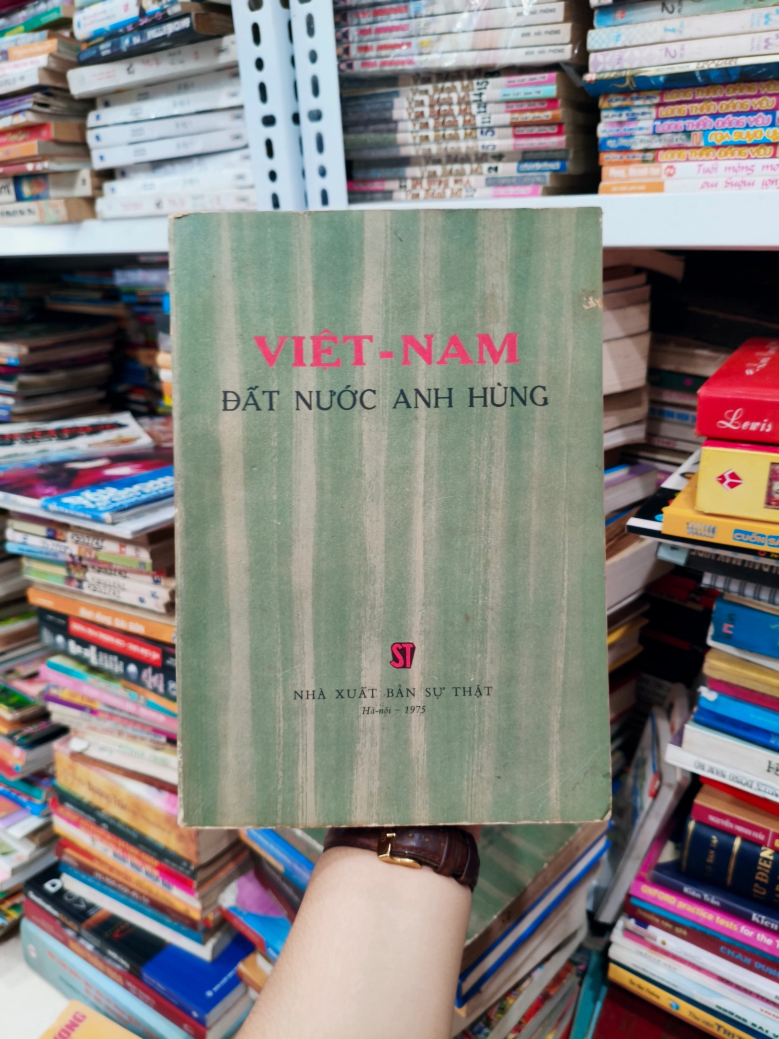 Việt Nam đất nước anh hùng 🌱 by  - Sách Book Cover - Ngọc Hiển Books