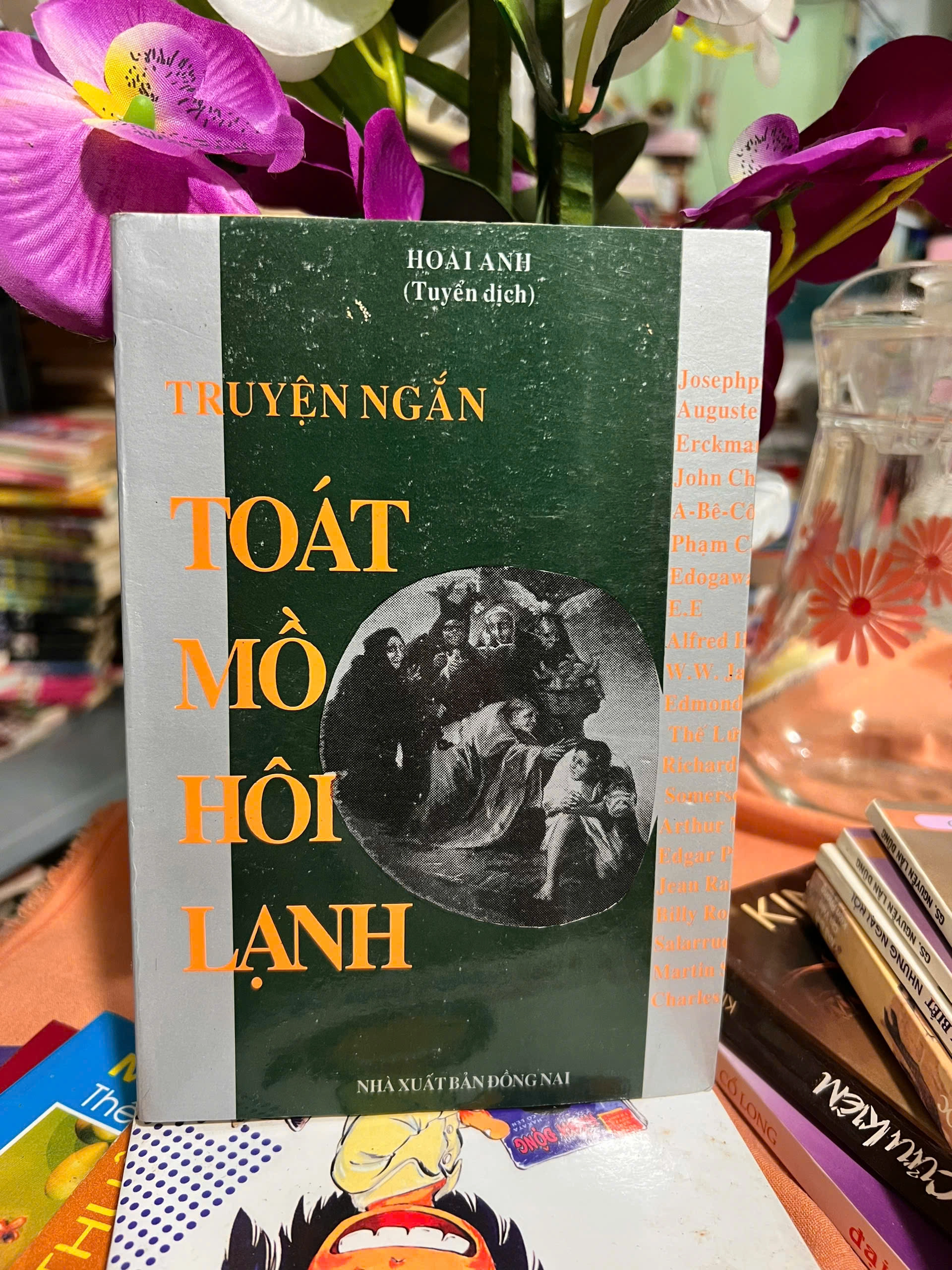 Truyện ngắn Toát mồ hôi lạnh by  - Sách Book Cover - Ngọc Hiển Books