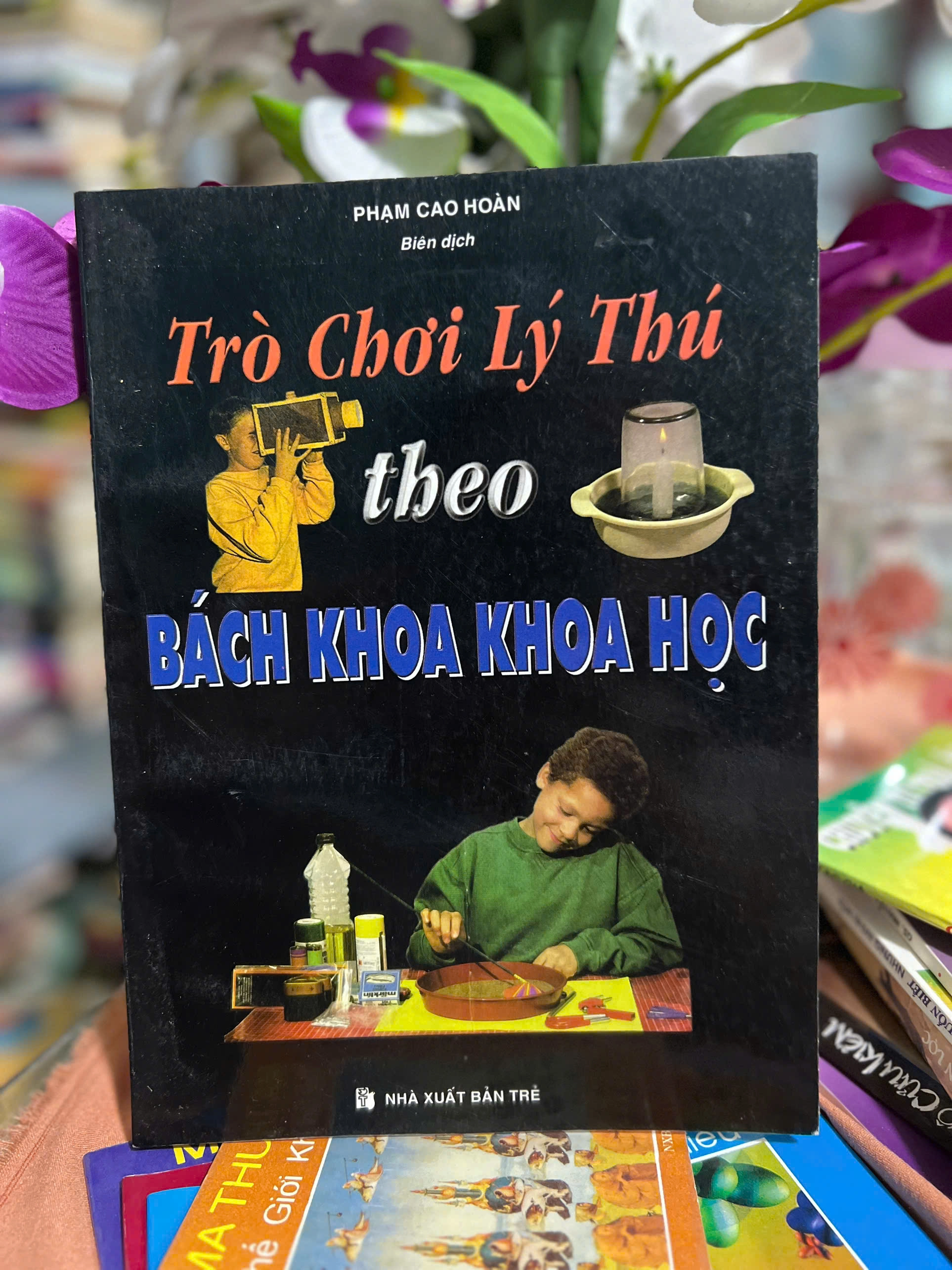 Trò Chơi Lý Thú Theo Bách Khoa Khoa Học : Phạm Cao Hoàn by  - Sách Book Cover - Ngọc Hiển Books