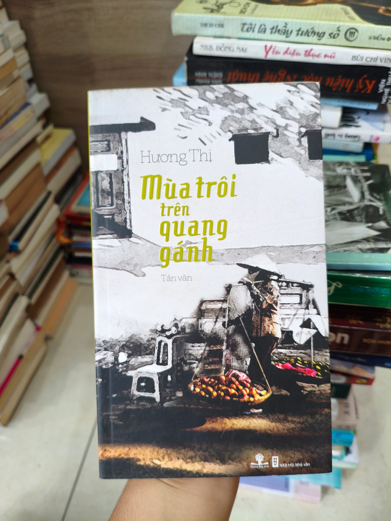 Mùa trôi trên quang gánh 🌱 by  - Sách Book Cover - Ngọc Hiển Books