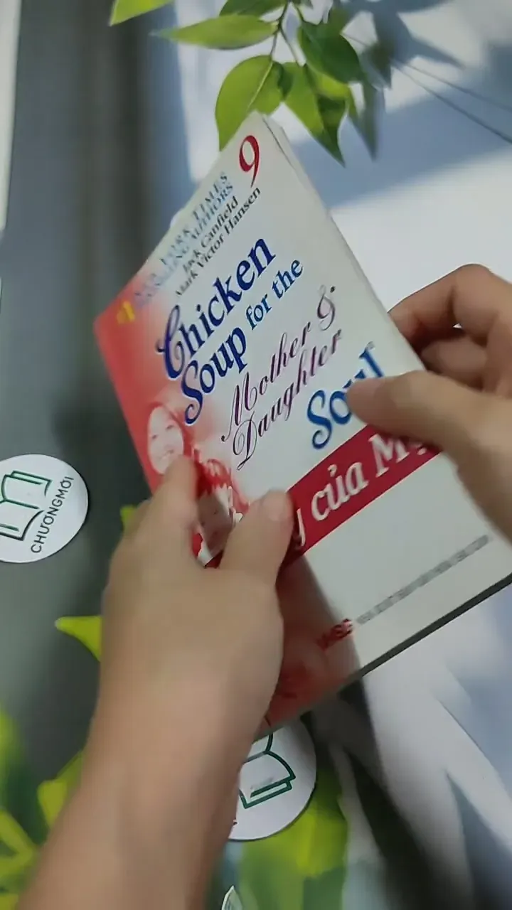 Chicken Soup For The Mother & Daughter - 9: Vòng Tay Của Mẹ - Jack Canfield, Mark Victor  705754