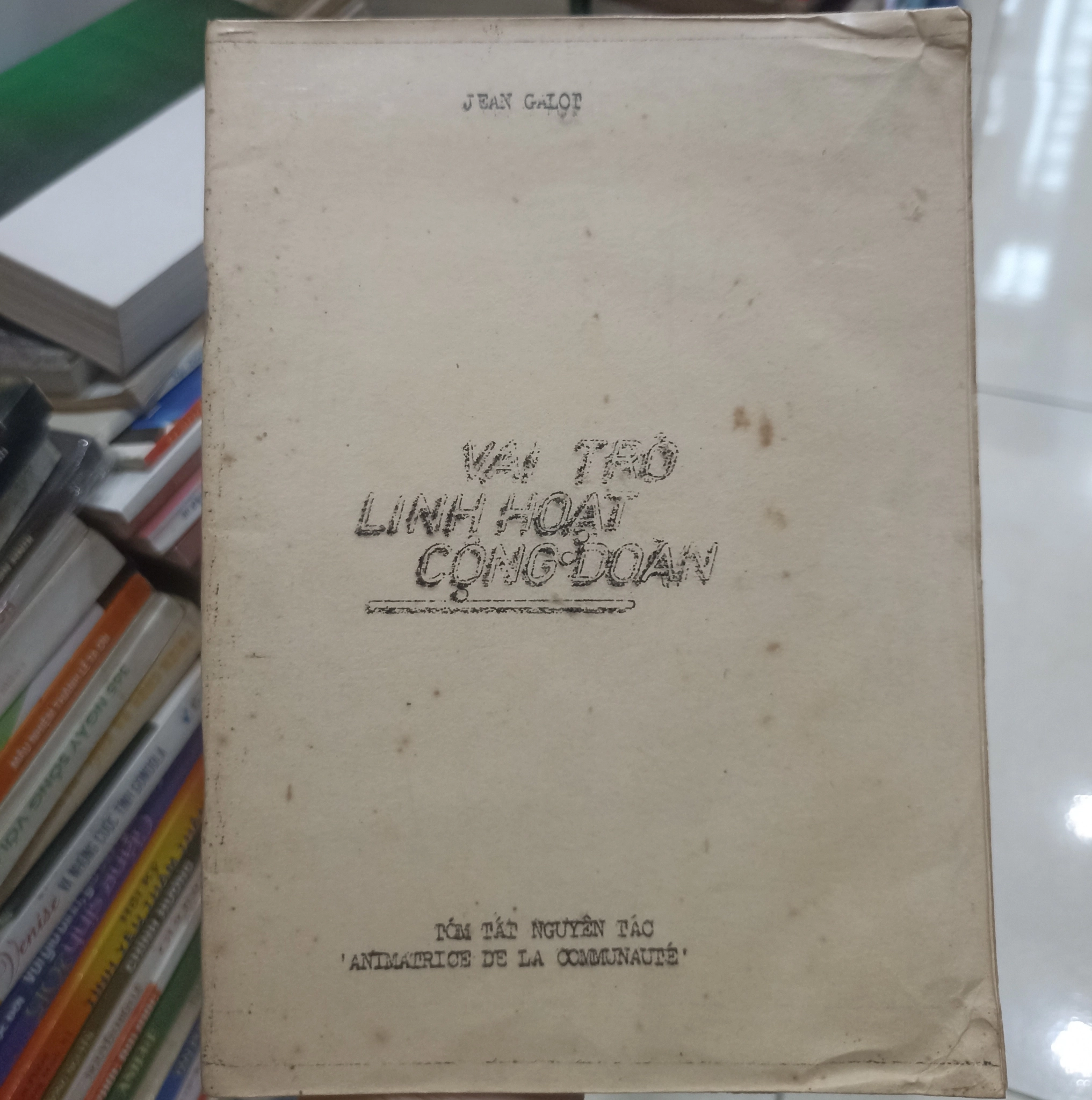 Vai trò linh hoạt cộng đoàn 🌻 by J. Galot - Sách Book Cover - Ngọc Hiển Books