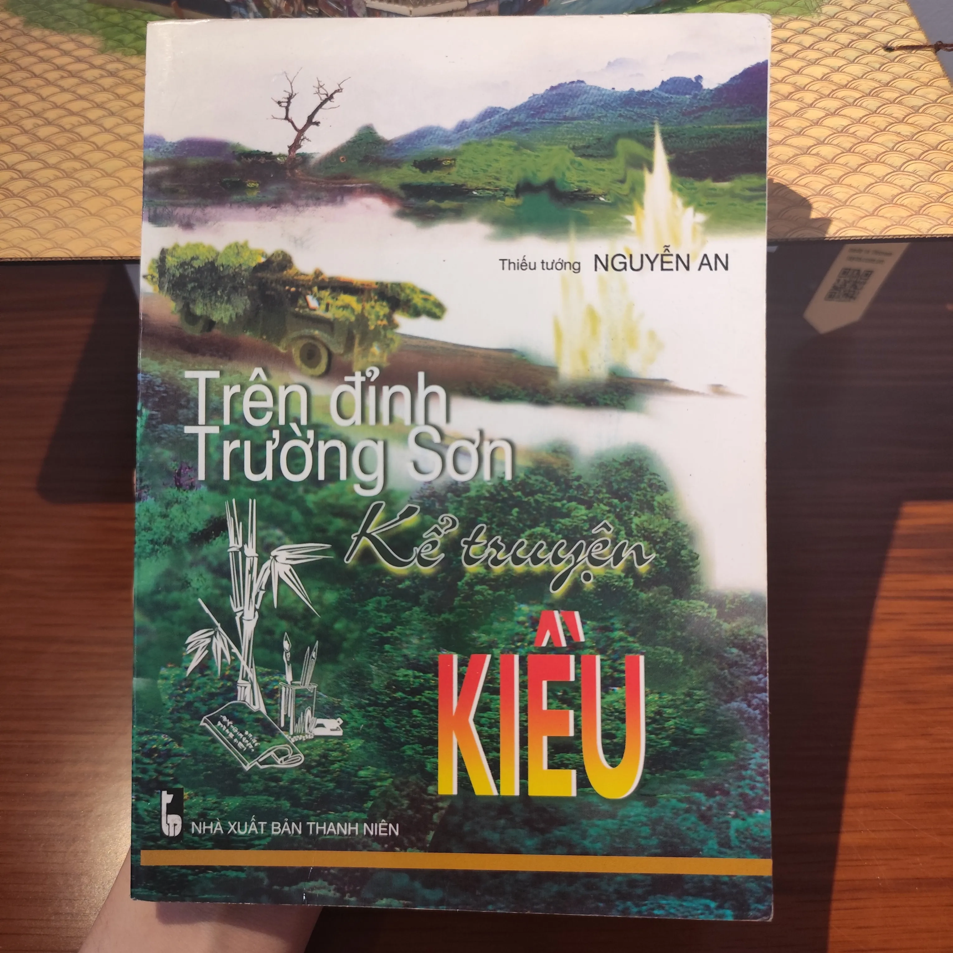 Trên đỉnh Trường Sơn kể chuyện Kiều by  - Sách Book Cover - Ngọc Hiển Books