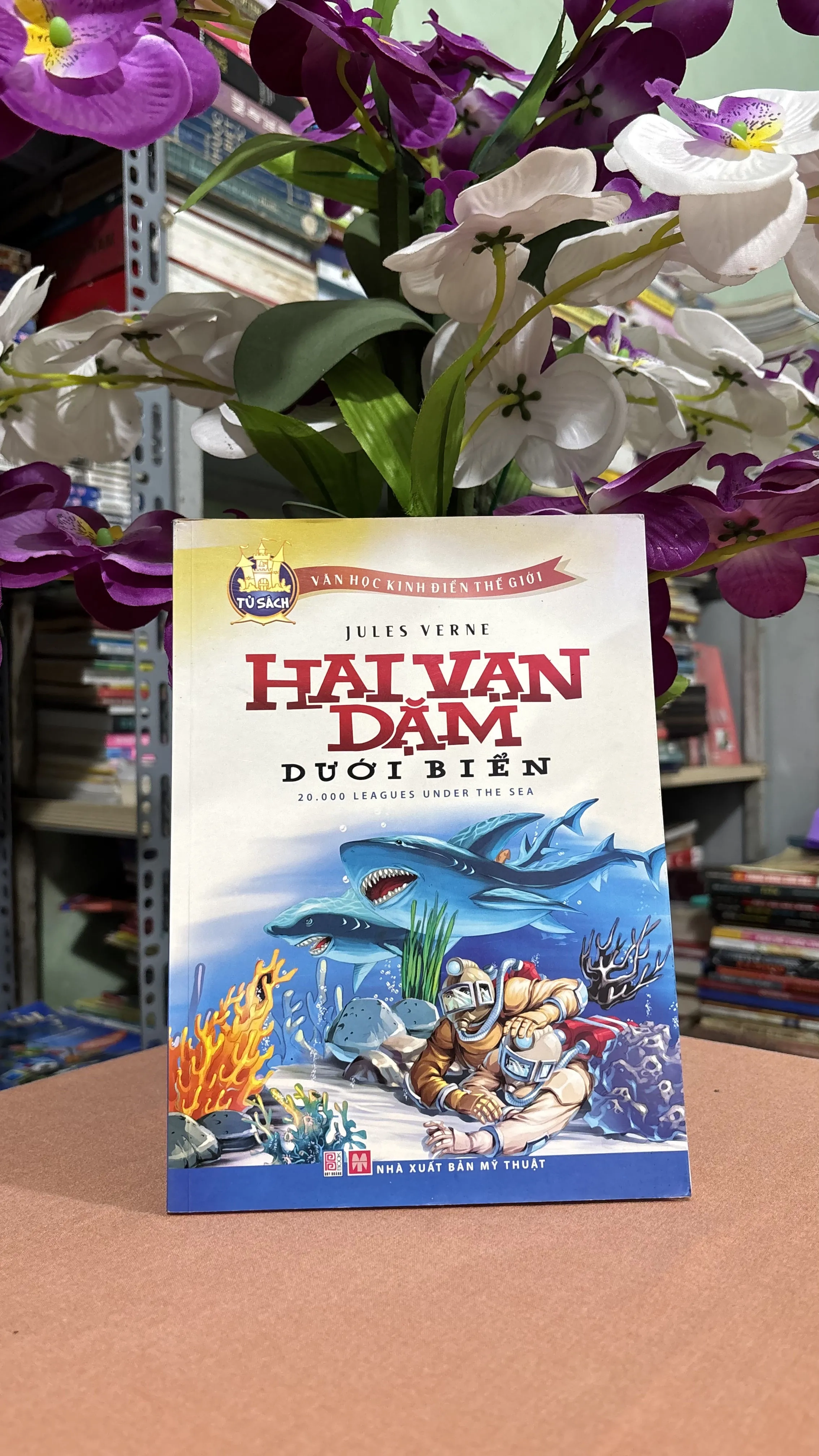 Hai vạn dặm dưới biển 🌊 by  - Sách Book Cover - Ngọc Hiển Books
