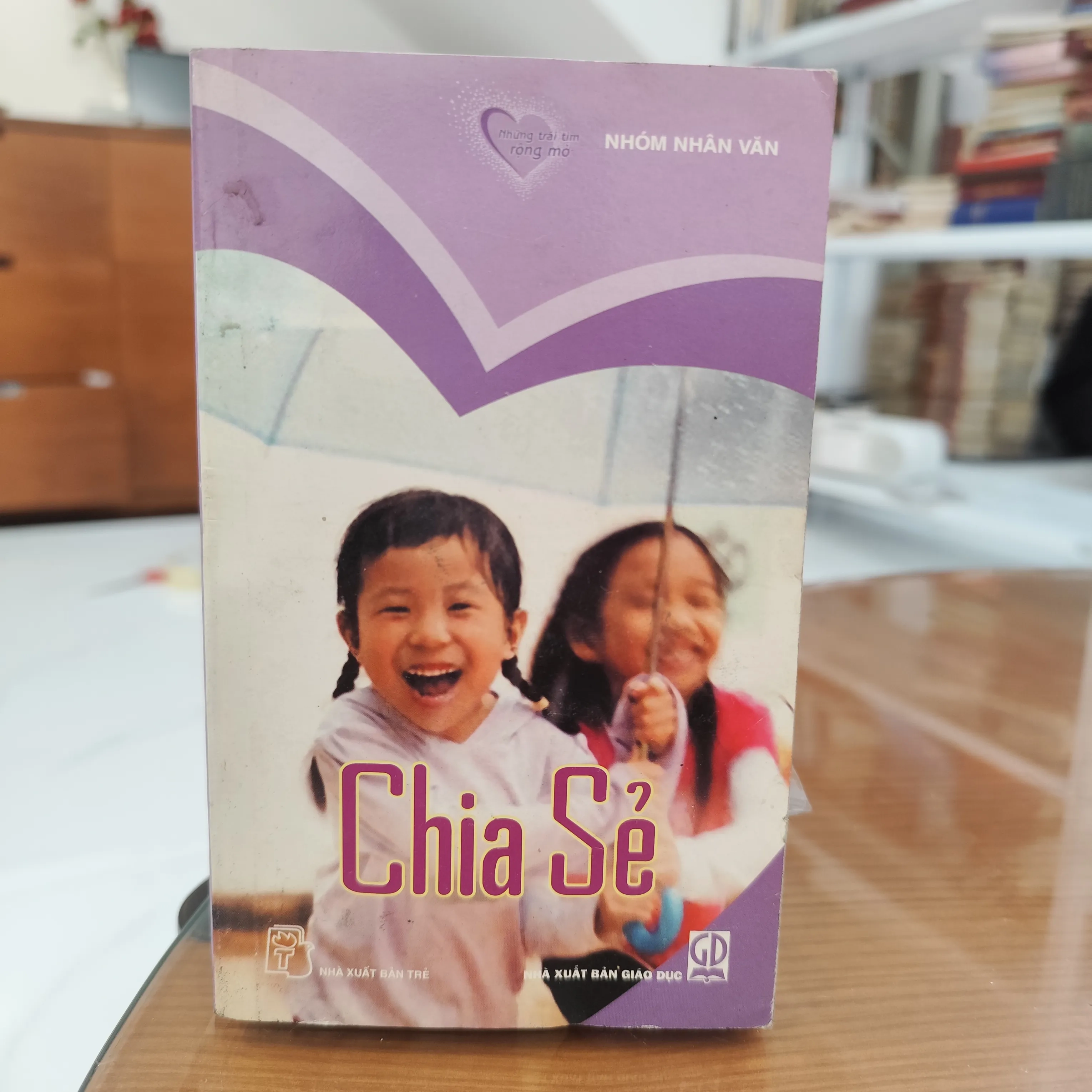 Chia sẻ by  - Sách Book Cover - Ngọc Hiển Books