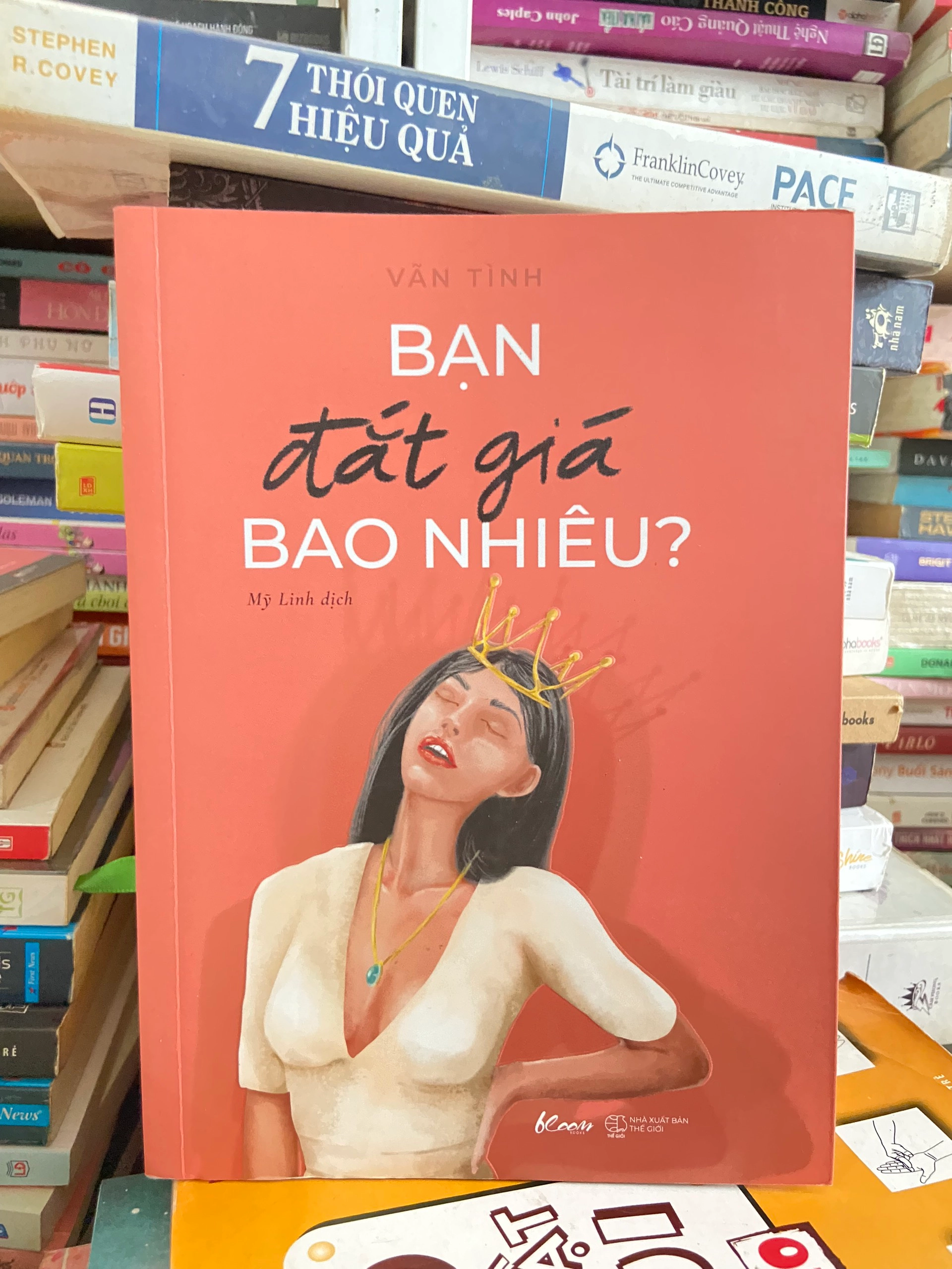 Bạn Đắt Giá Bao Nhiêu? by Vãn Tình - Sách Book Cover - Ngọc Hiển Books