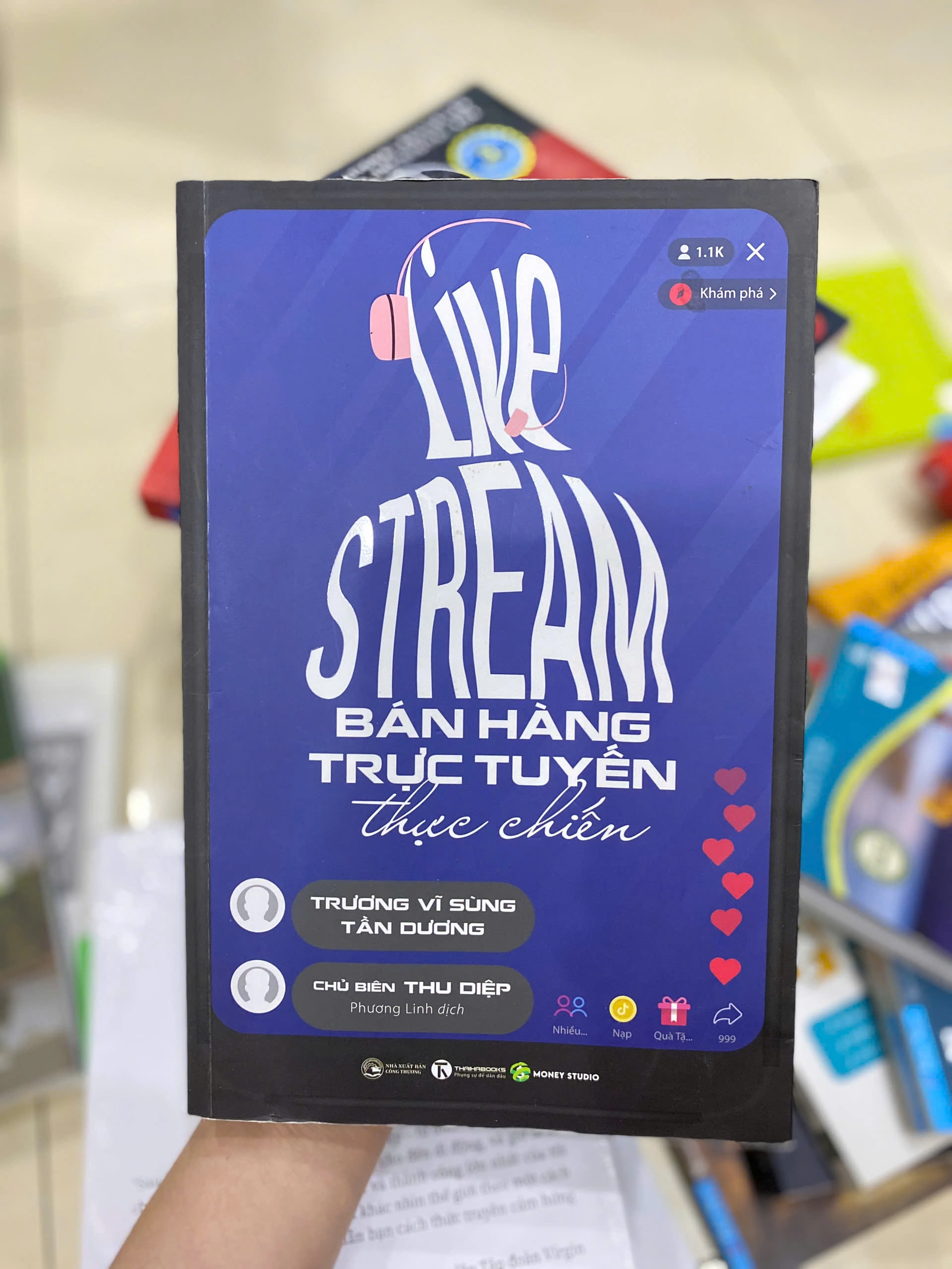 LIVESTREAM BÁN HÀNG TRỰC TUYẾN THỰC CHIẾN by  - Sách Book Cover - Ngọc Hiển Books
