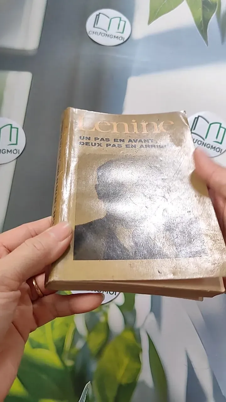 [MIỄN PHÍ BỌC SÁCH] [XƯA] Un pas en avant, deux pas en arrière (1970) - V. Lénine 754452