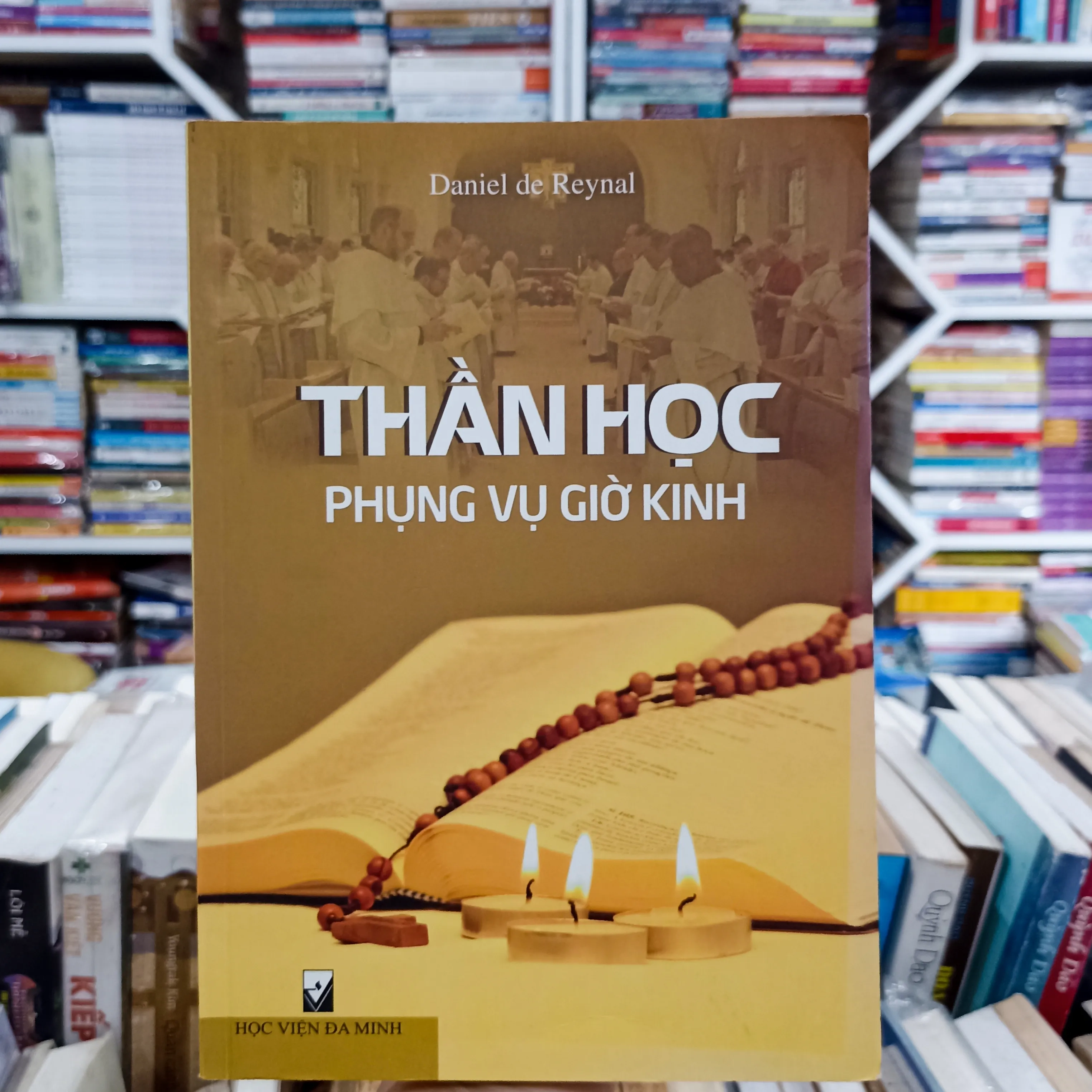 Thằng học phụng vụ giờ kinh 🌻 by  - Sách Book Cover - Ngọc Hiển Books