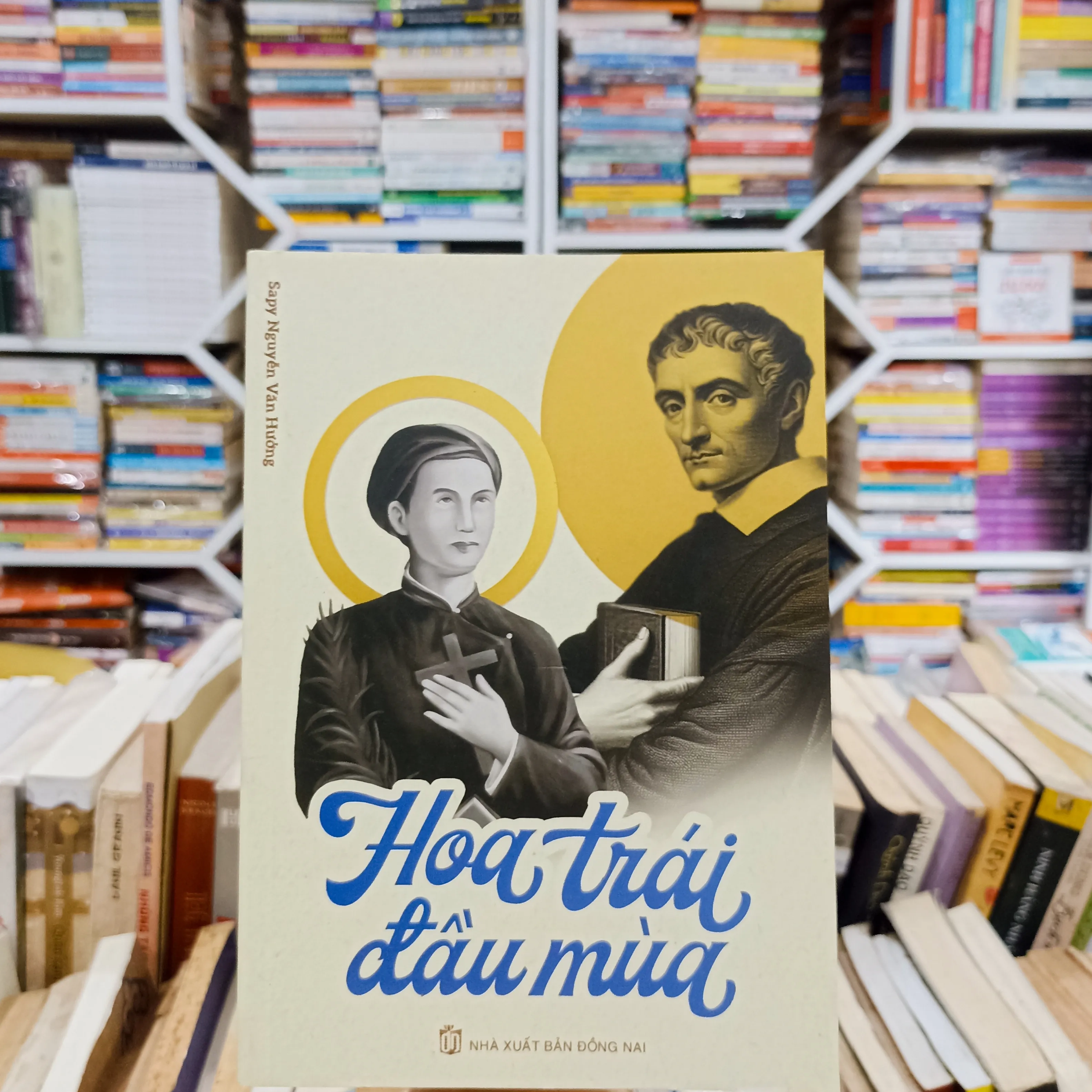 Hoa trái đầu mùa 🌻 by  - Sách Book Cover - Ngọc Hiển Books