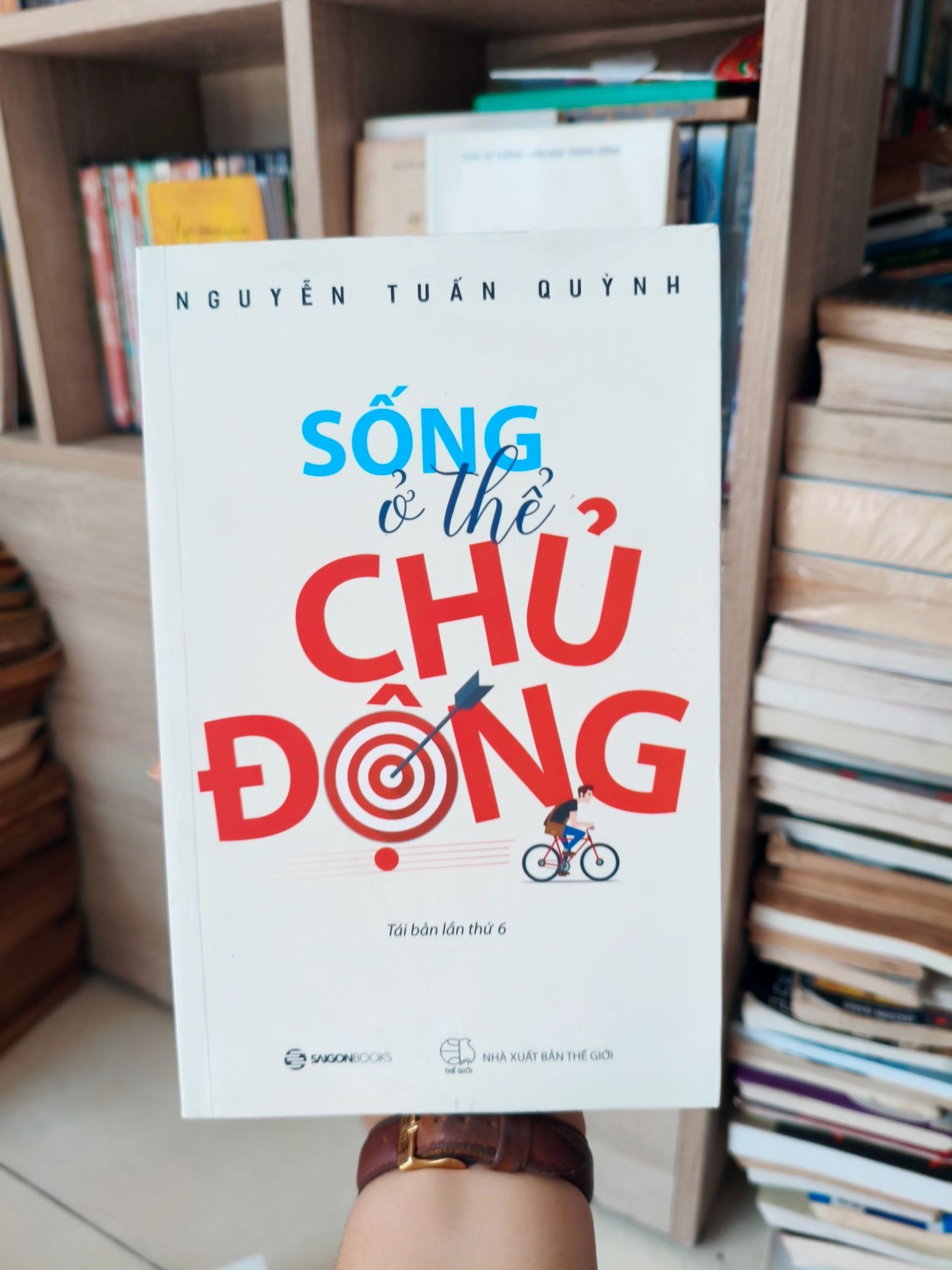 Sống ở thể chủ động 🌱 by  - Sách Book Cover - Ngọc Hiển Books