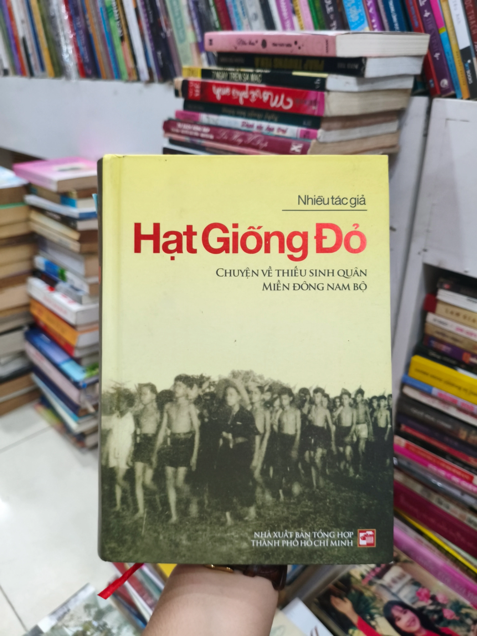 Hạt giống đỏ 🌱 by  - Sách Book Cover - Ngọc Hiển Books