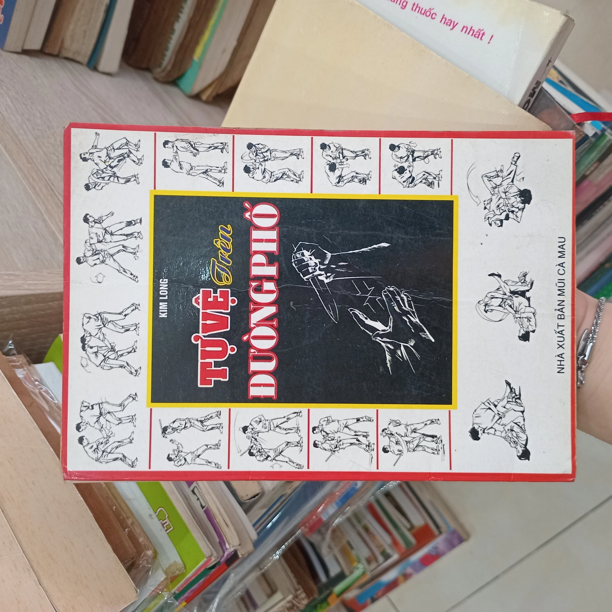 Tự vệ trên đường phố 📚 by  - Sách Book Cover - Ngọc Hiển Books
