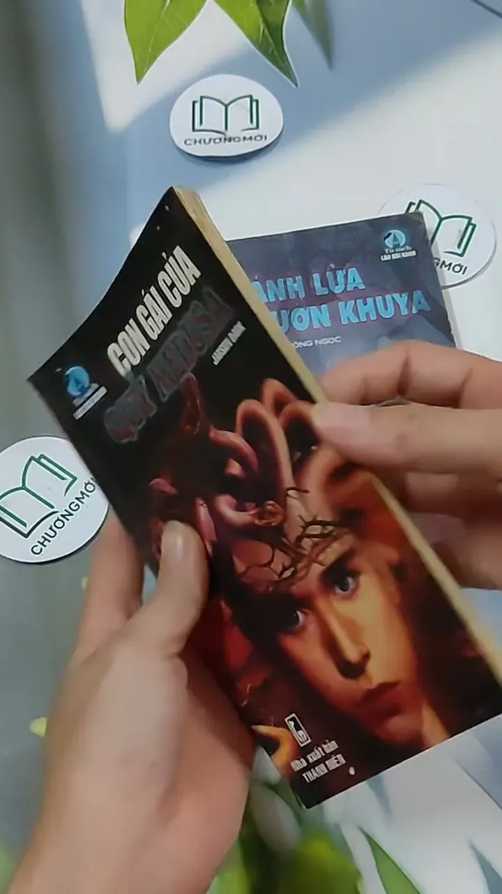 Combo Truyện: Ánh Lửa Vườn Khuya, Con Gái Của Quỷ Medusa 703129