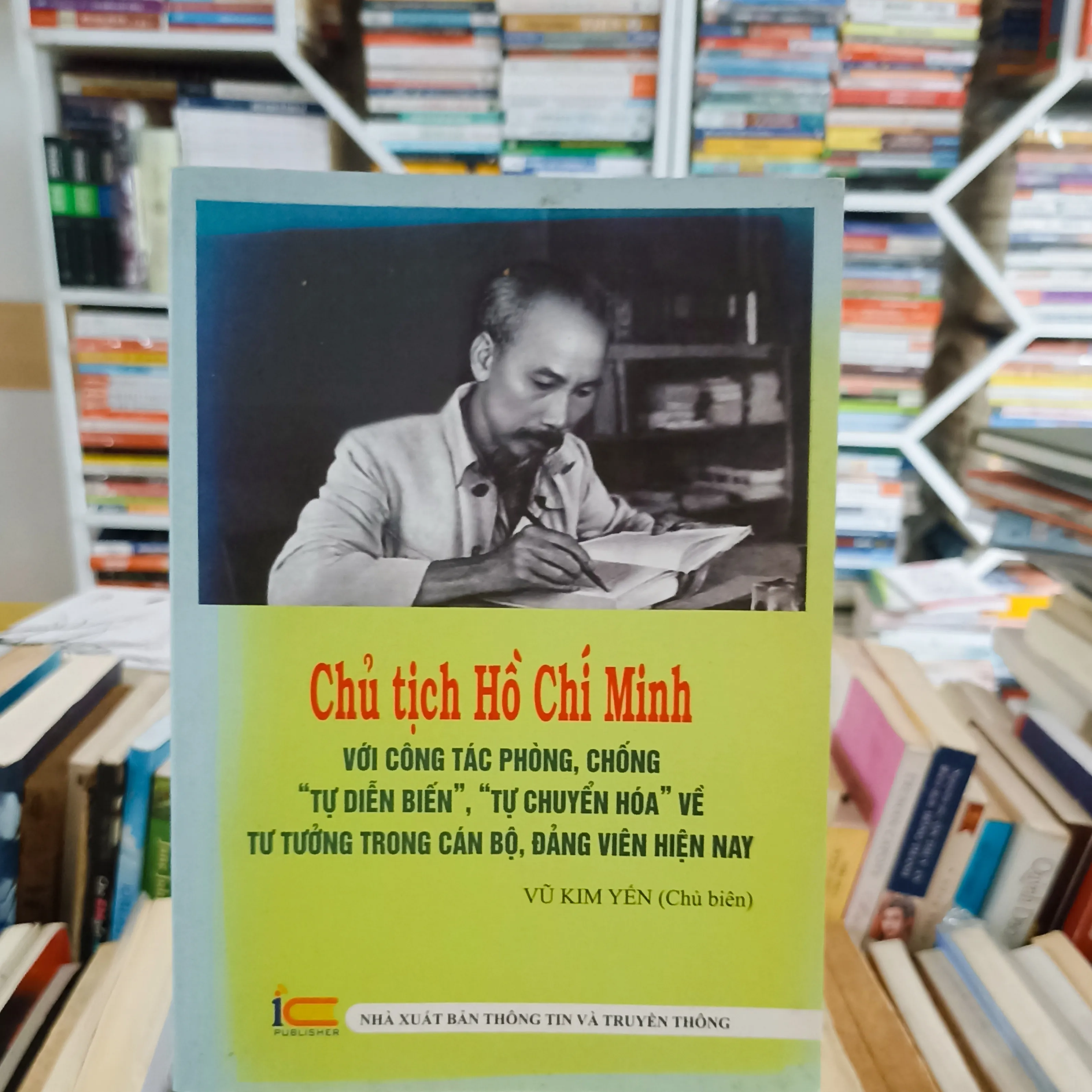 Chủ tịch Hồ Chí Minh 🌻 by  - Sách Book Cover - Ngọc Hiển Books