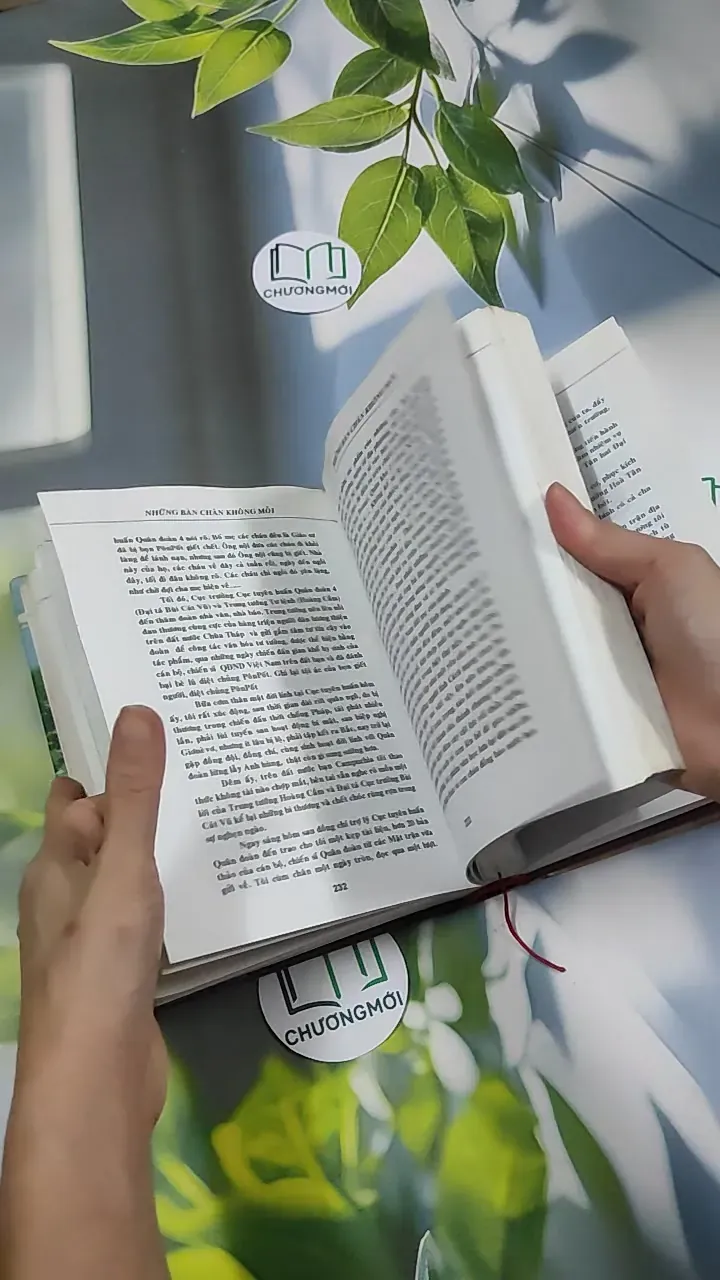 [MIỄN PHÍ BỌC SÁCH] Những Bàn Chân Không Mỏi 1: Ra Trận (Truyện Ký) 750805