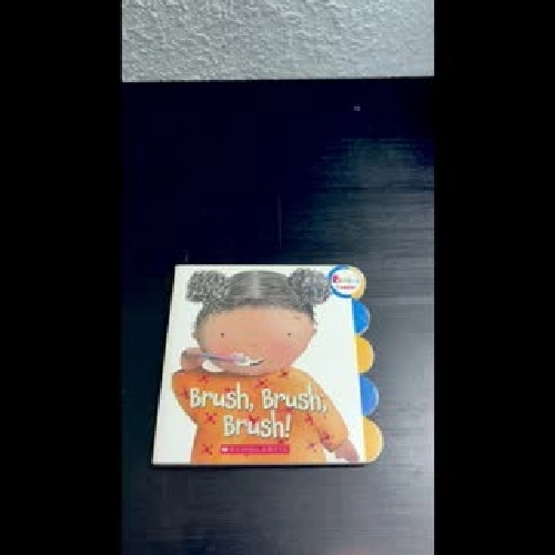 Board book Brush, Brush, Brush! – Đánh răng vui ơi là vui!