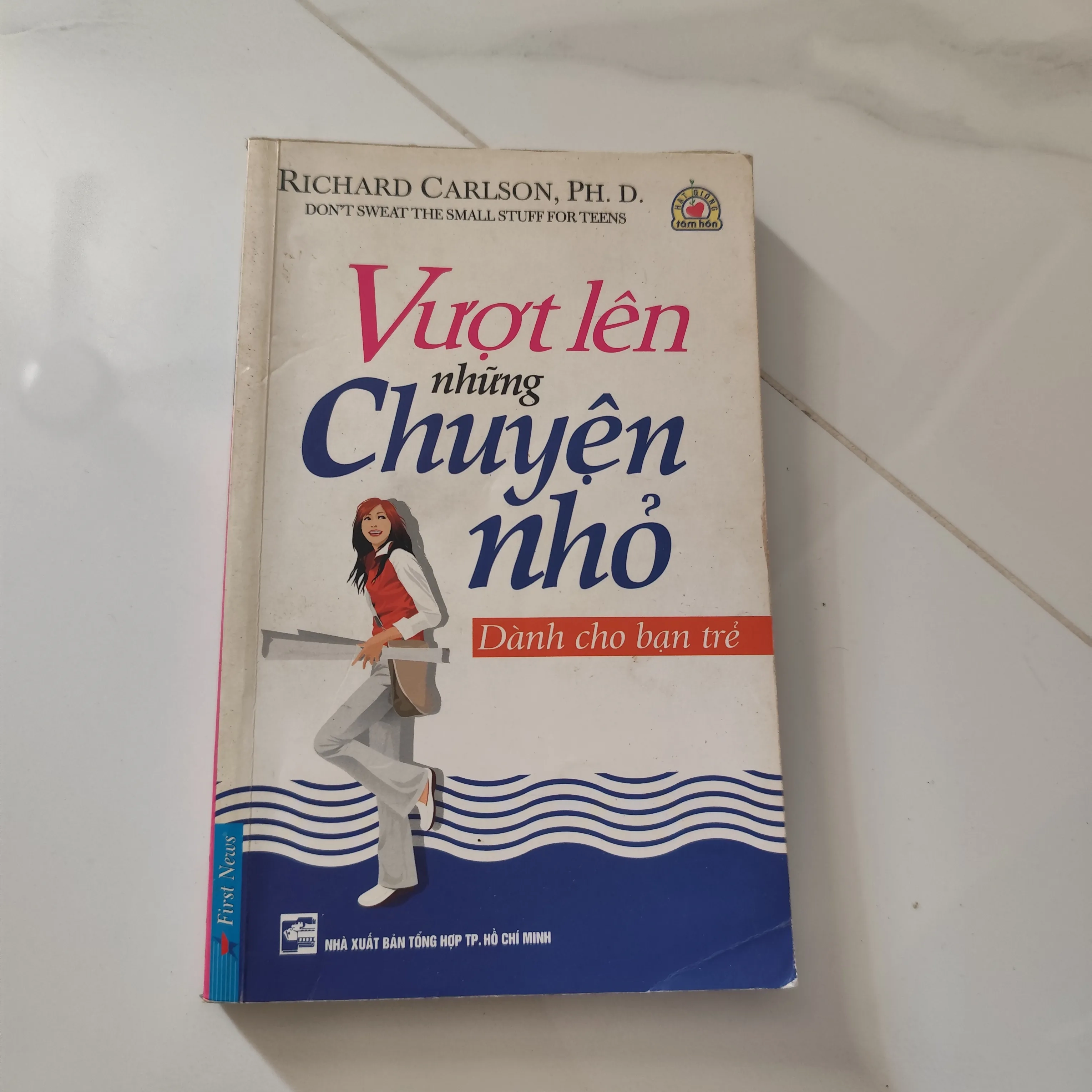 Vượt lên những chuyện nhỏ dành cho bạn trẻ by  - Sách Book Cover - Ngọc Hiển Books