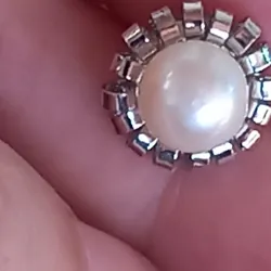 Trang sức đã qua sử dụng 749650