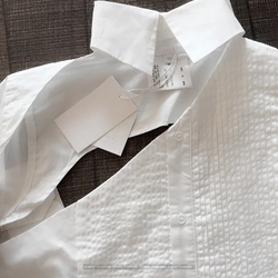 [Hàng mẫu] Áo sơ mi dài tay cutout xếp li ngực cá tính (có vết ố) 367209