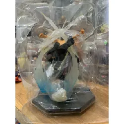 Mô hình Zoro chiến đấu, có bản led, có 2 đầu thay đổi, có hộp màu, cao 18cm 714490