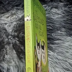 Có hai con mèo ngồi bên cửa sổ (Bìa cứng) 563097