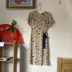 Đầm hoa thanh lịch