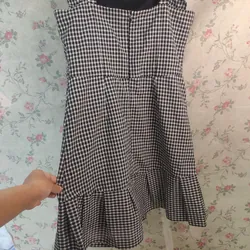 Đầm kaki caro trắng đen size M còn tốt 735487