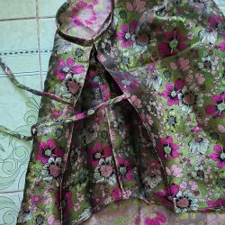 Áo yếm gấm hoa The Kat size M màu xanh rêu họa tiết hoa mới nguyên áo chụp mẫu  999538