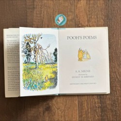 Sách bìa cứng Pooh’s Poems 186051