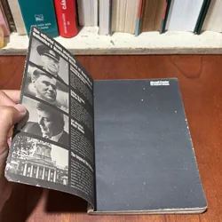 II English Books: Aircraft Carrier The Majestic Weapon - Donald Macintyre 727038