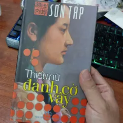 Thiếu nữ đánh cờ vây