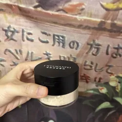 2 Phấn phủ INYUHANFEI kiềm dầu khoá make up sáng da 689621