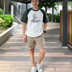 Áo thun ngắn tay, UT peanuts UNIQLO, size S ,màu xanh olive 509108