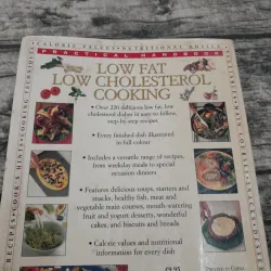 Sách nấu ăn ngoại Anh- Cẩm nang nấu MÓN ÍT MỠ ÍT BÉO. Chủ biên. Christine France 786589