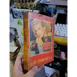 (TẶNG BOOKMARK) Mối tình kỳ lạ mới 70% ố Văn học nước ngoài RBK1709