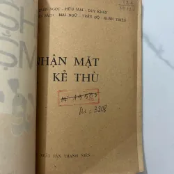 Nhân mặt kẻ thù - Hữu Mai 1023709