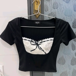 áo croptop, size s , màu đen , còn mới