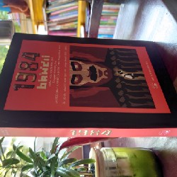 1984
George Orwell
Bìa cứng, có chữ ký dịch giả 46569