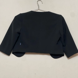 Áo khoác crop top ngoài chân váy 495963