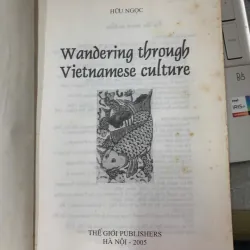 WANDERING THROUGH VIETNAMESE CULTURE - HỮU NGỌC 562111
