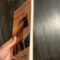 Nước đỏ - Pascale Roze 202239