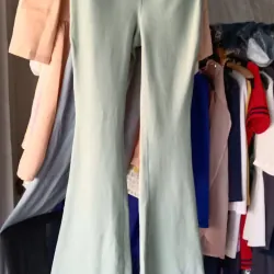 Quần loe size S, giá 45k