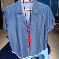 Áo sơ mi cổ hai ve chất liệu vải bò giấy mát nhẹ size M/ S mặc ok. Màu xanh hàng cắt may