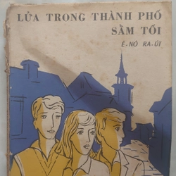 LỬA TRONG THÀNH PHỐ SẨM TỐI.
Tác giả: Ê-Nô Ra-Út.
Dịch giả: Thu Hằng